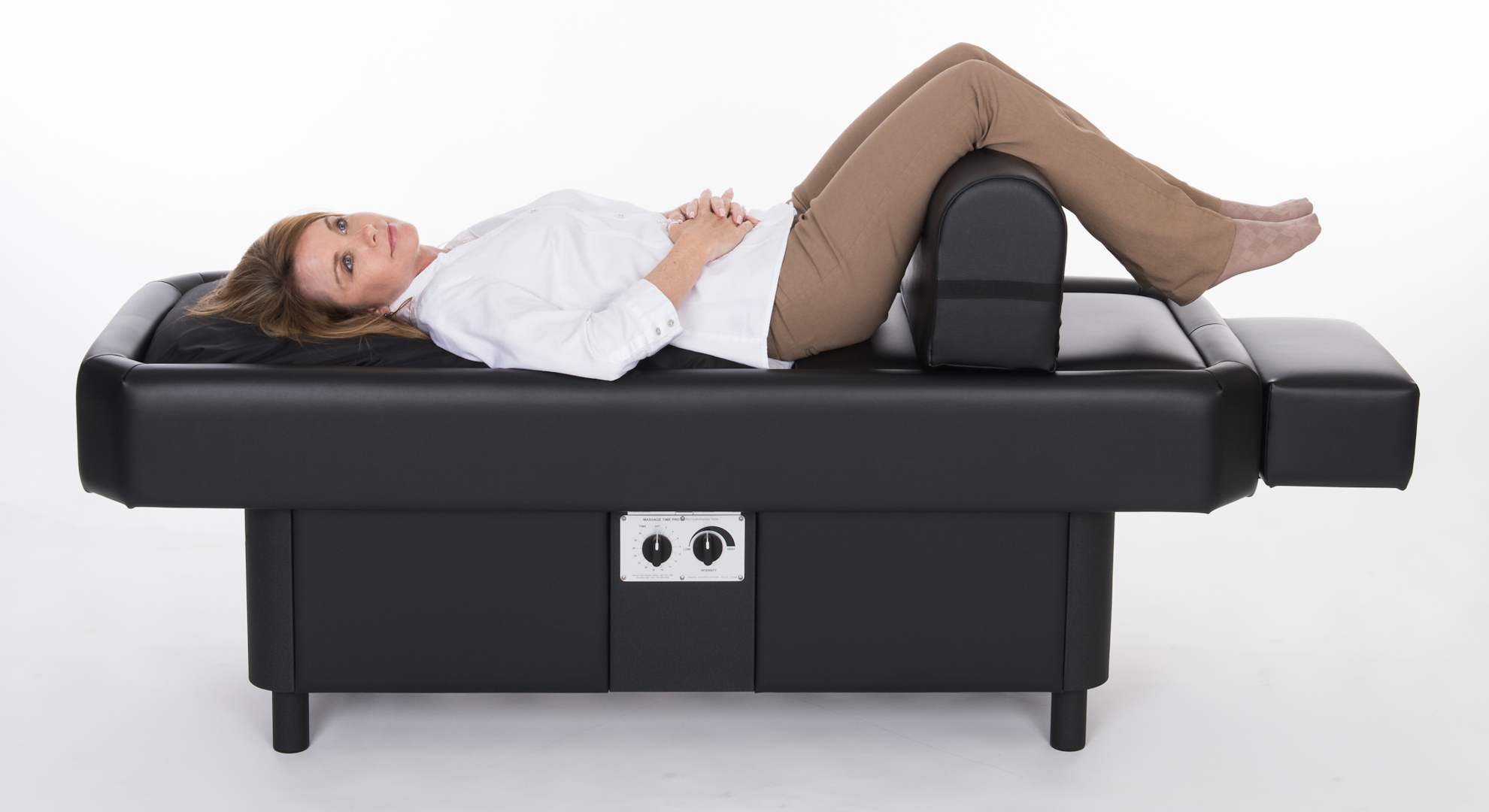 lady on hydromassage table with leg bolster standing up